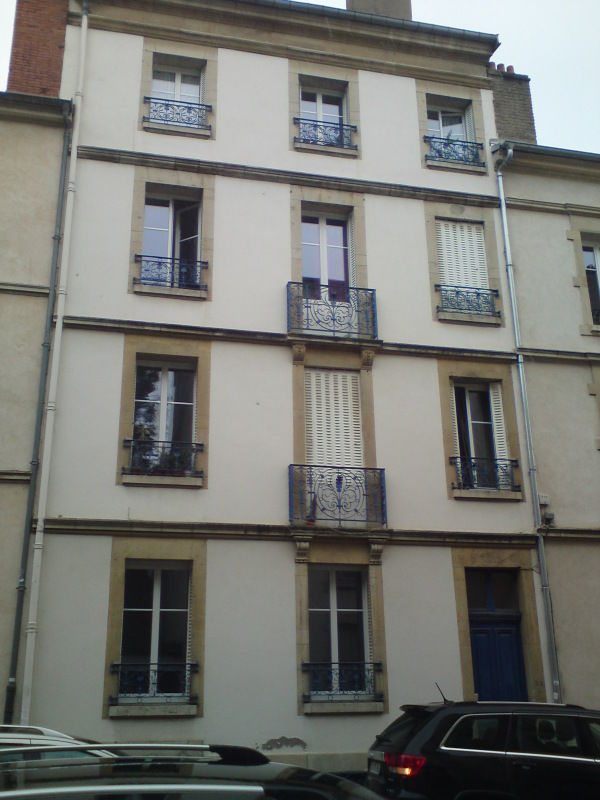 Appartement -F1- Construction années 1900 Entrée, séjour....