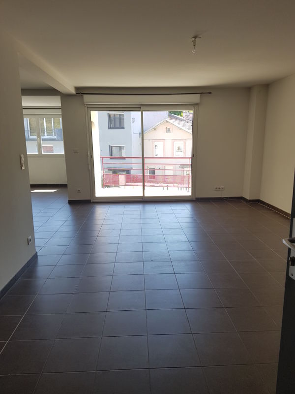 Appartement -F5- parking aérien terrasse , cellier Const....