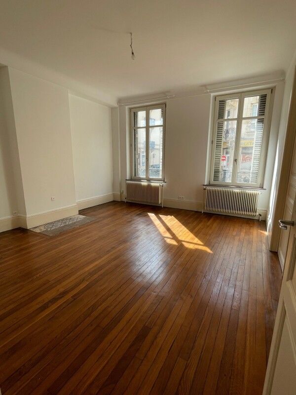 Appartement -F4- Grand parking 3 caves Construction anné....