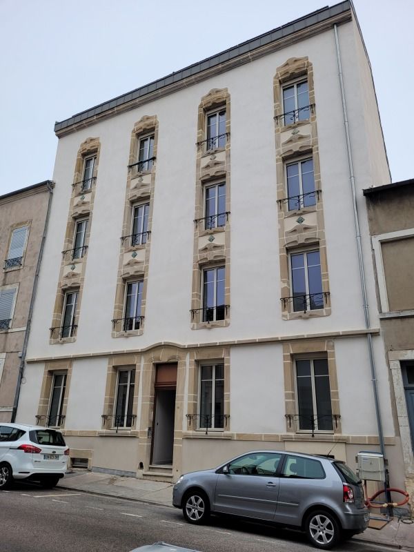 Appartement -F2- Cave et Balcon Immeuble completement re....