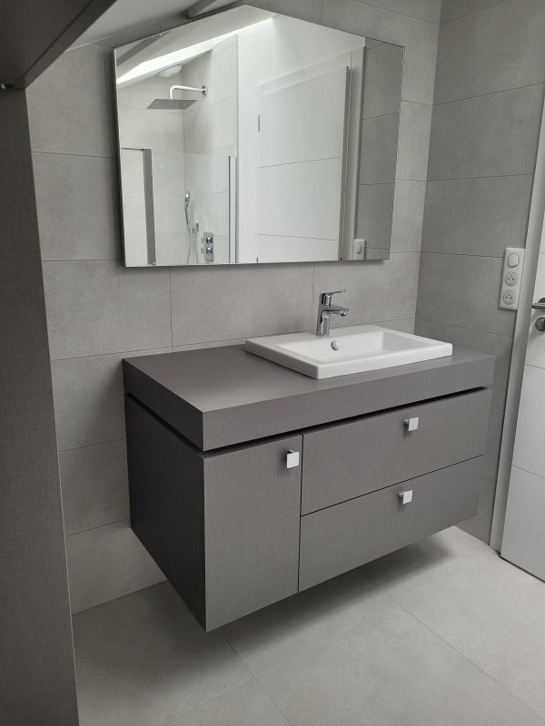 Appartement -F2- Cave et Balcon Immeuble completement re....