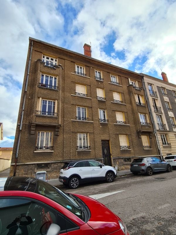 Appartement -F2- Une cave lot 26 Construction années 199....