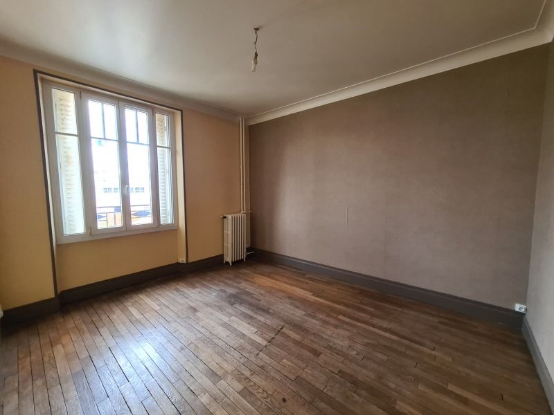 Appartement -F2- Une cave lot 26 Construction années 199....