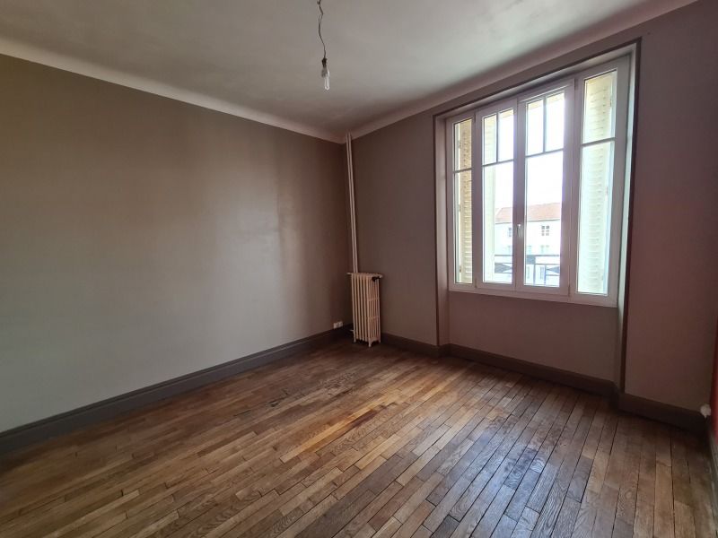 Appartement -F2- Une cave lot 26 Construction années 199....