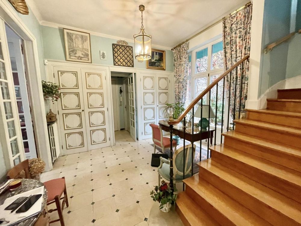 maison 11 pièces avec jardin et garage.