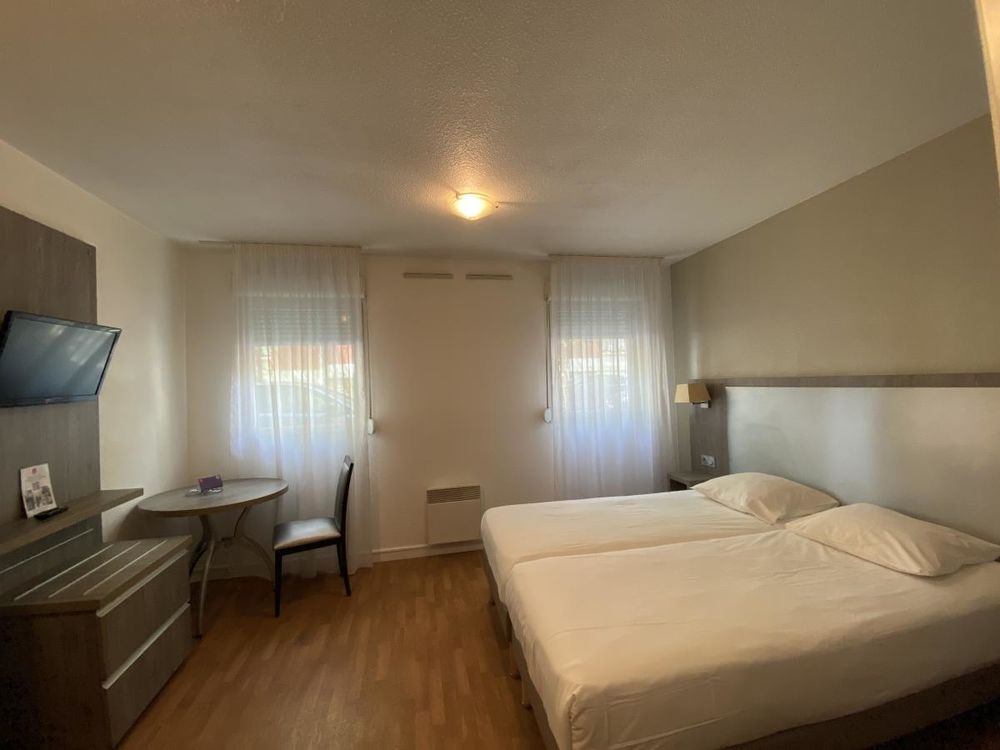 7 appartements (3 studios, 2 T1 et 2 T2) + 4 parkings