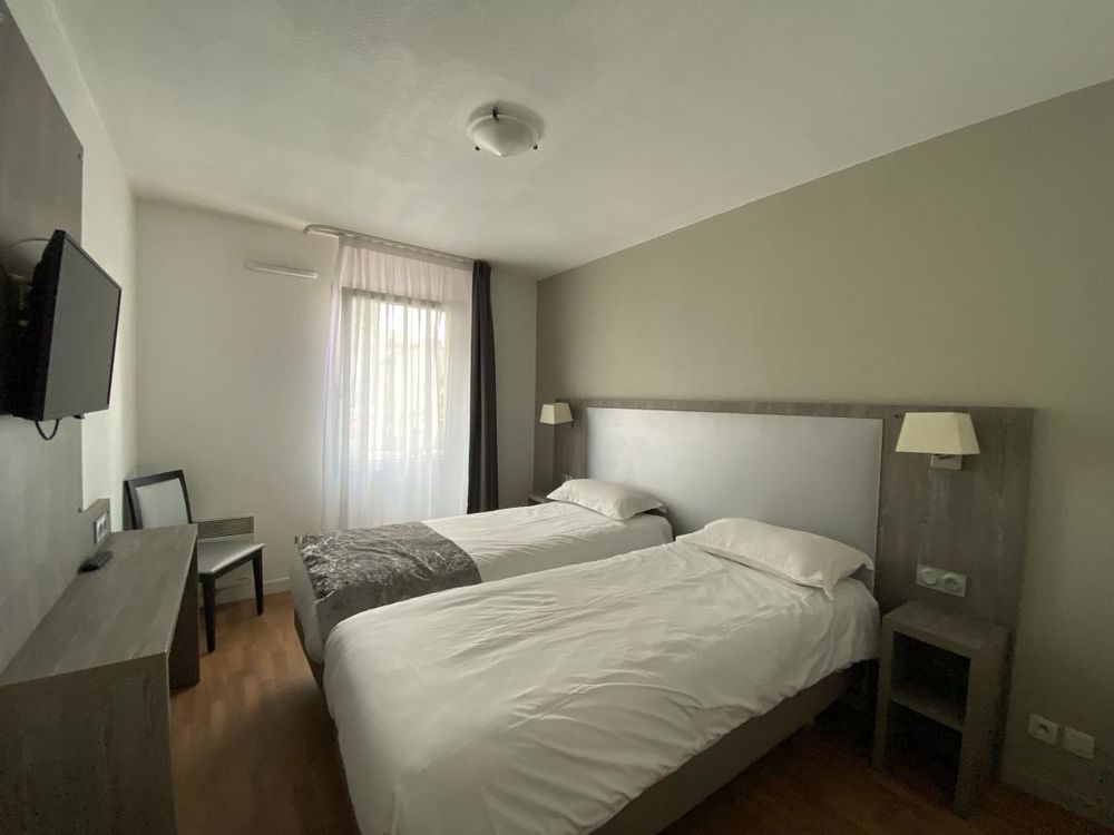 7 appartements (3 studios, 2 T1 et 2 T2) + 4 parkings