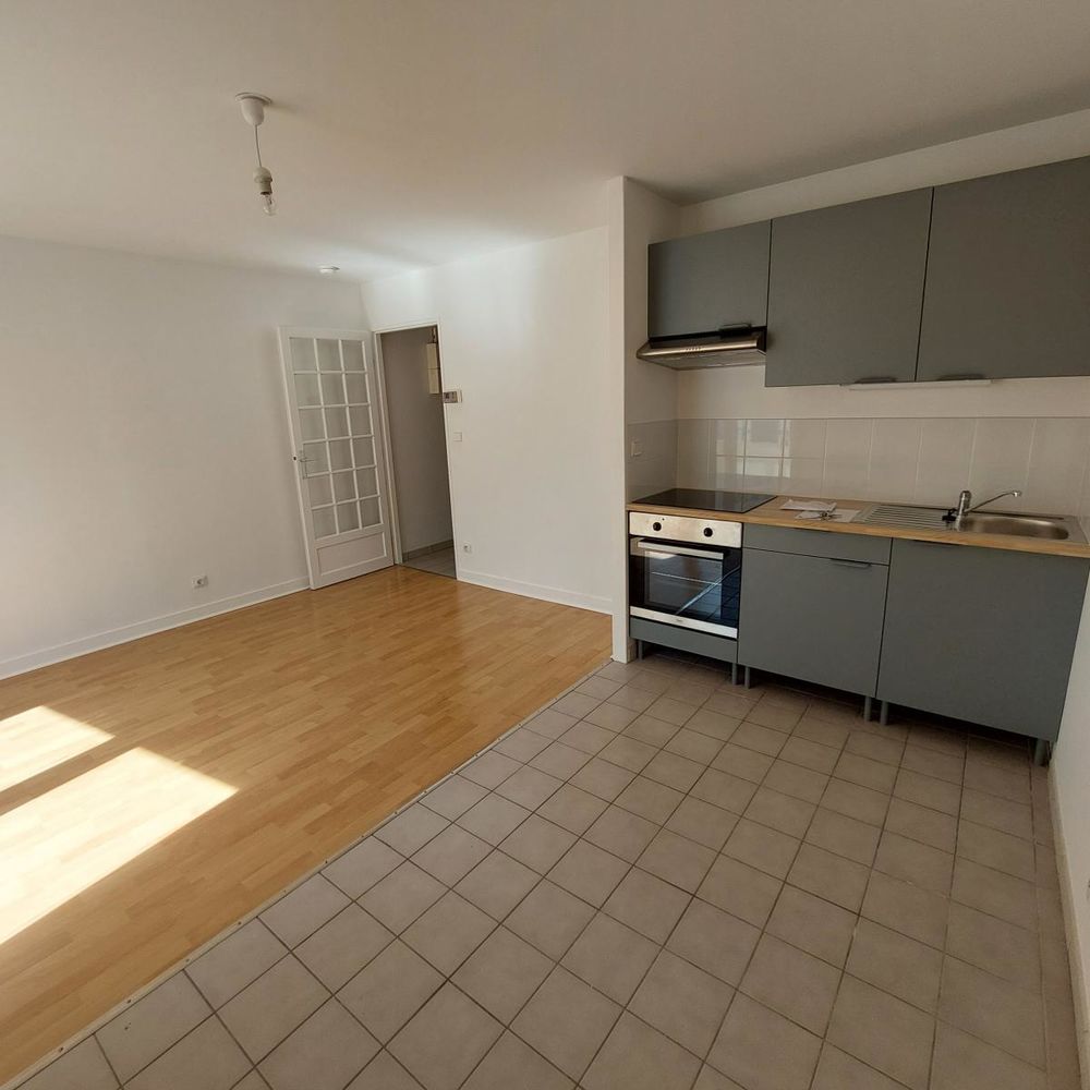STUDIO avec box en sous-sol et balcon