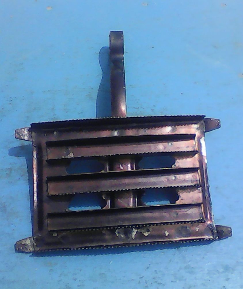 Brosse &eacute;trille en fer. 4 33540 Cleyrac