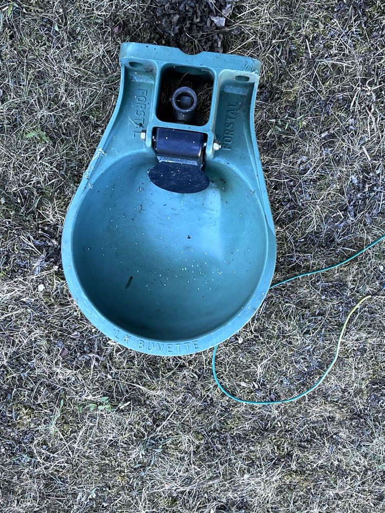 Abreuvoir automatique cheval
La buvette 25 77300 Fontainebleau