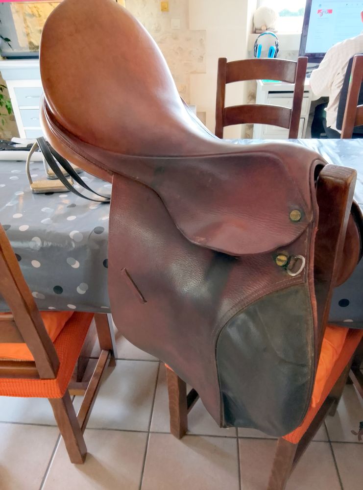 Selle d'&eacute;quitation cuir mixte 50 16320 Chavenat