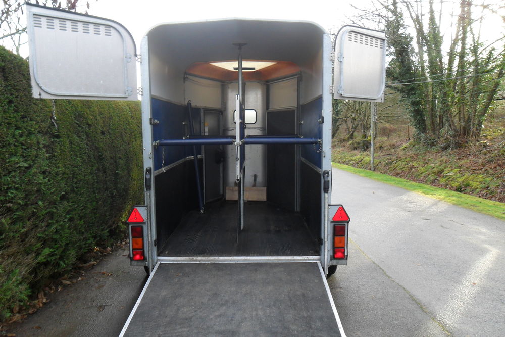 van 2 places ifor williams 30 56630 Langonnet