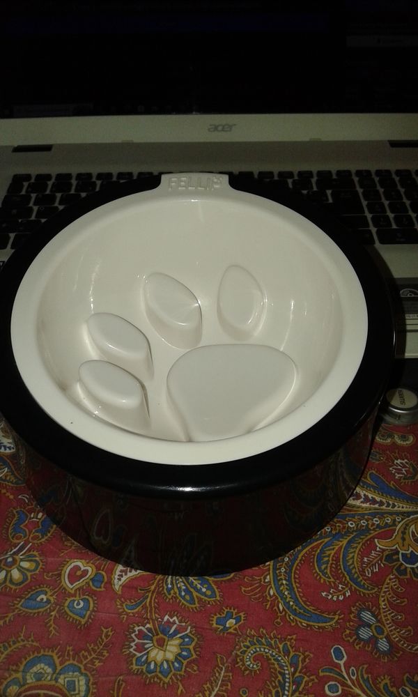 gamelle chat felix  en plastique moul&eacute; noir 8 44600 Saint-nazaire