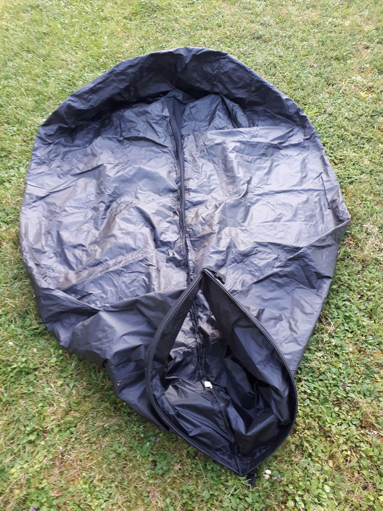 Couverture imperm&eacute;able pour cheval 30 77520 Montigny-lencoup