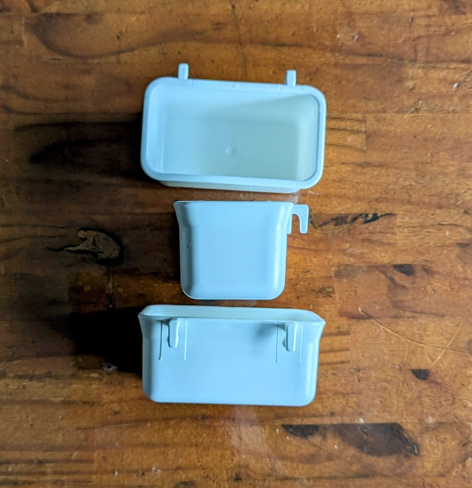 Mangeoires &agrave; crochets pour oiseaux 0 62210 Avion