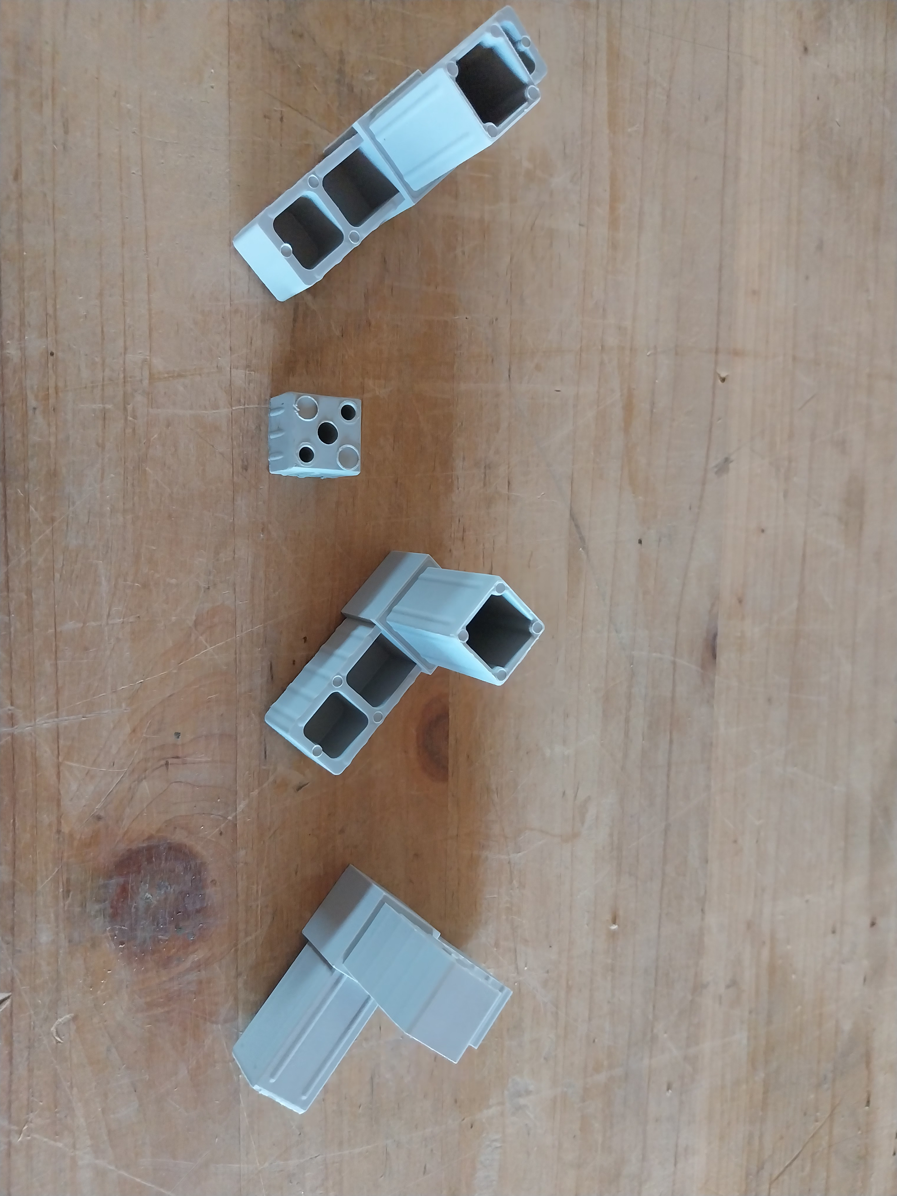 Embout pour barre alu 20x20x1.5 pour fabrication de panneau 1 85140 Chauch�