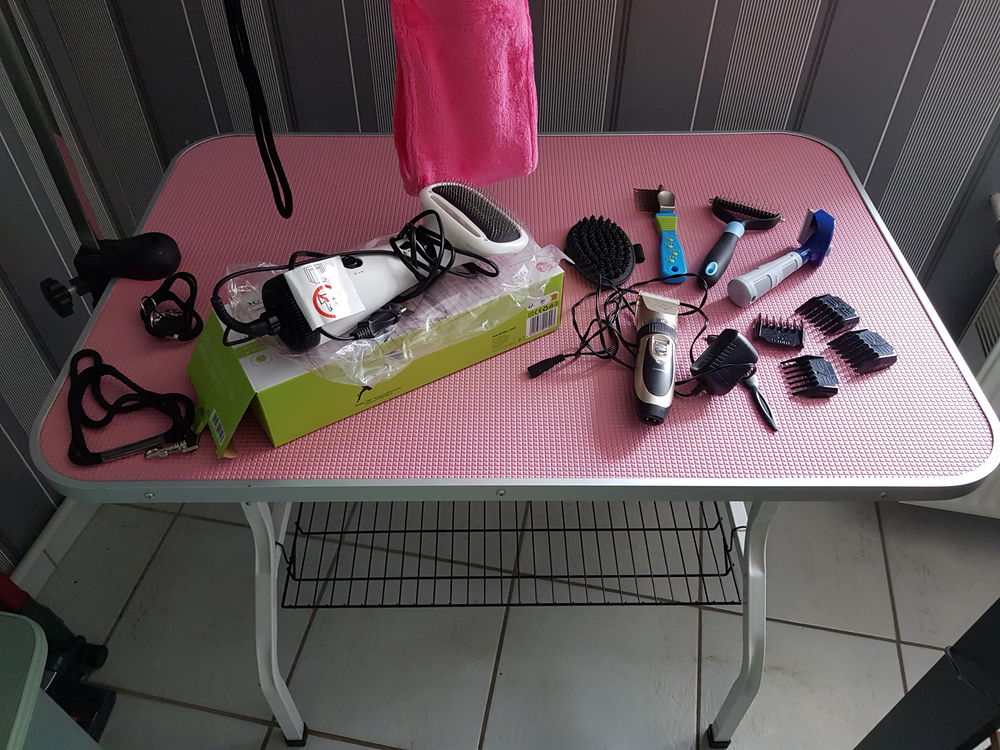 Table toilettage pliante 50 03800 Gannat