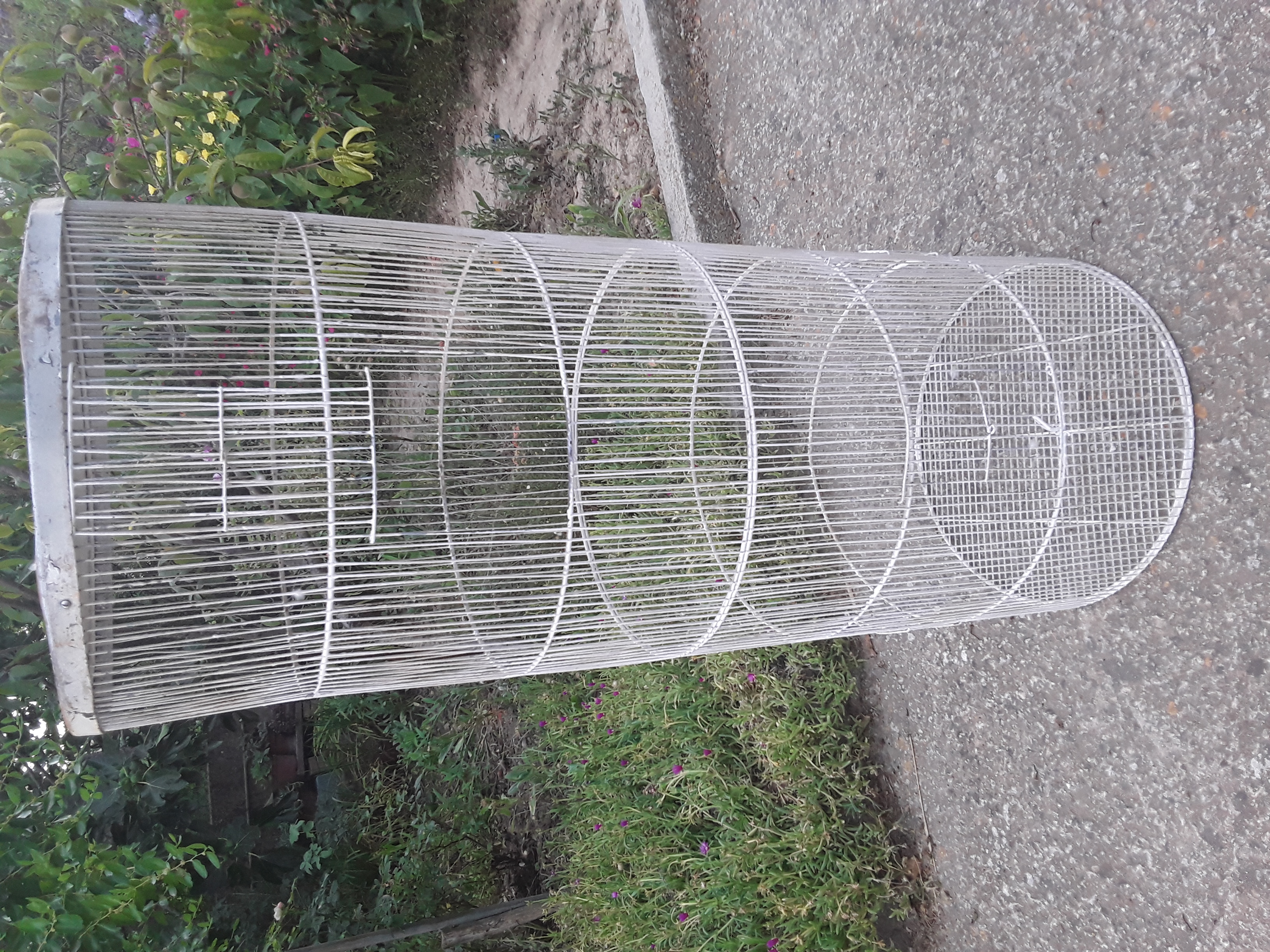 Cage colonne pour oiseaux ou d&eacute;coration 25 13013 Marseille