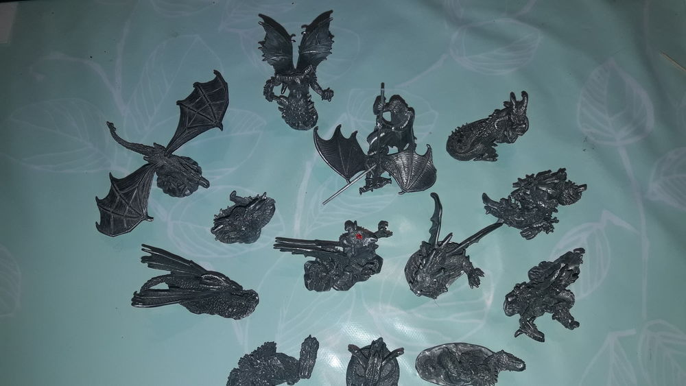 13 STATUES DE DRAGONS ETAING + 1 EN RESINE NOIRE 150 60410 Verberie
