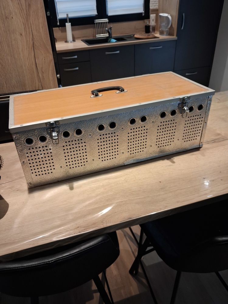 Bo&icirc;te de transport  pour perroquet 80 29900 Concarneau