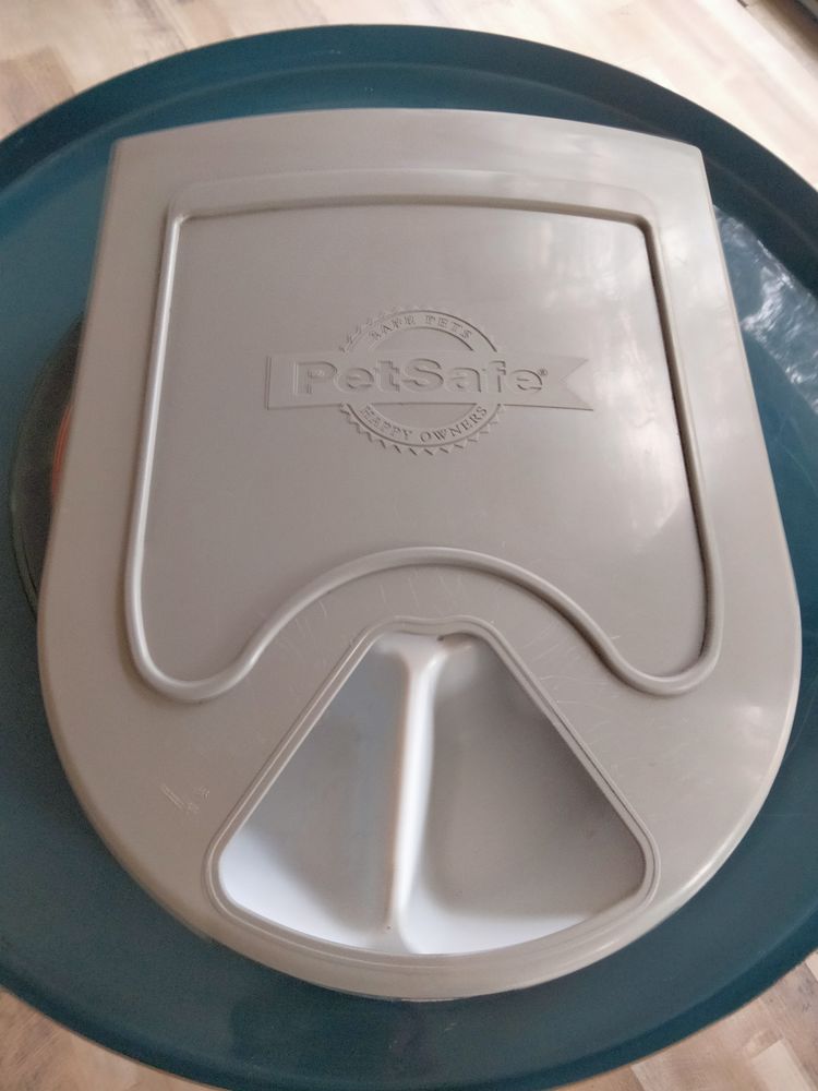 Distributeur rotatif de croquettes pour chat ou petit chien. 40 13760 Saint-cannat