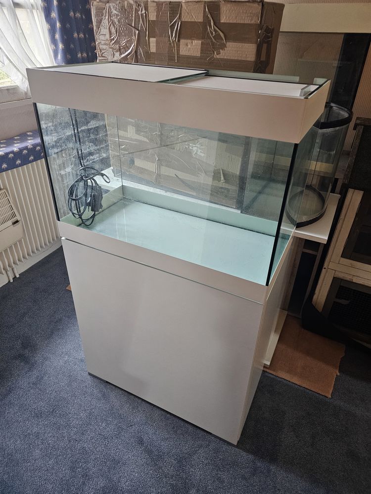 Aquarium NEUF blanc + meuble 399 77000 La rochette
