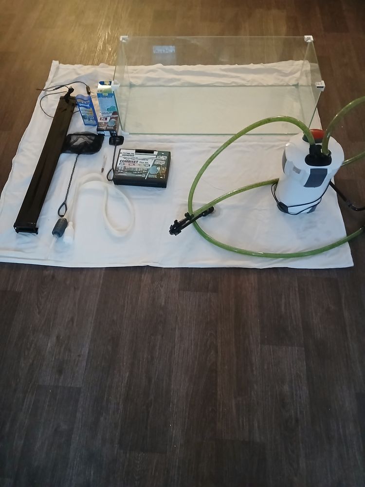 aquarium avec &eacute;quipement. 150 14410 Vassy