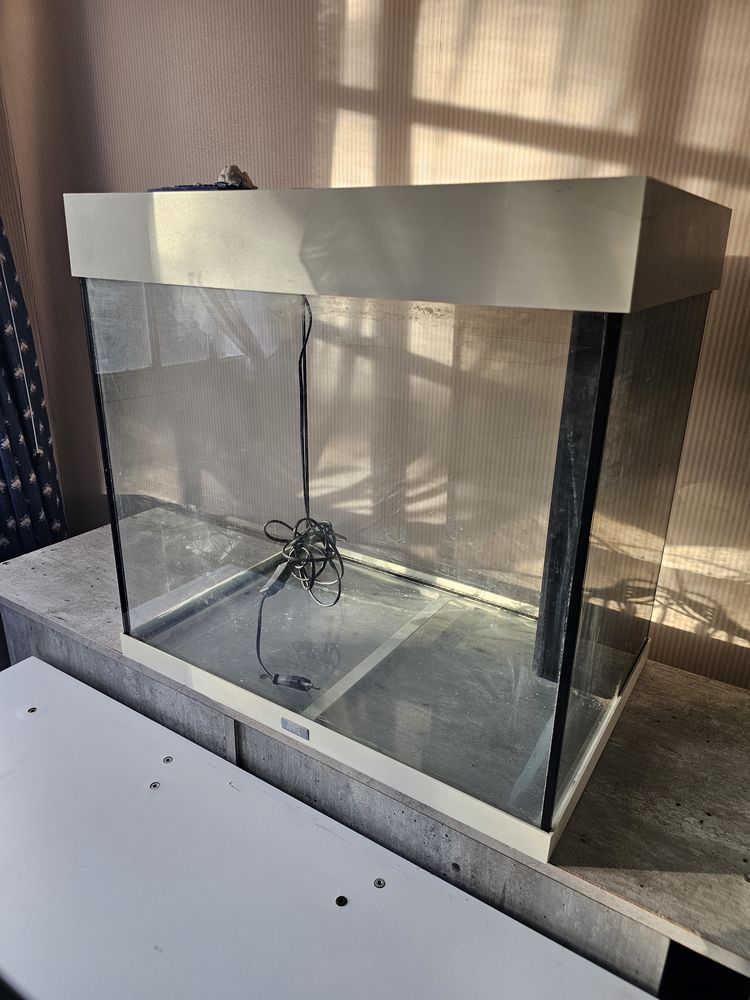 Aquarium blanc 136L meuble 70 77000 La rochette