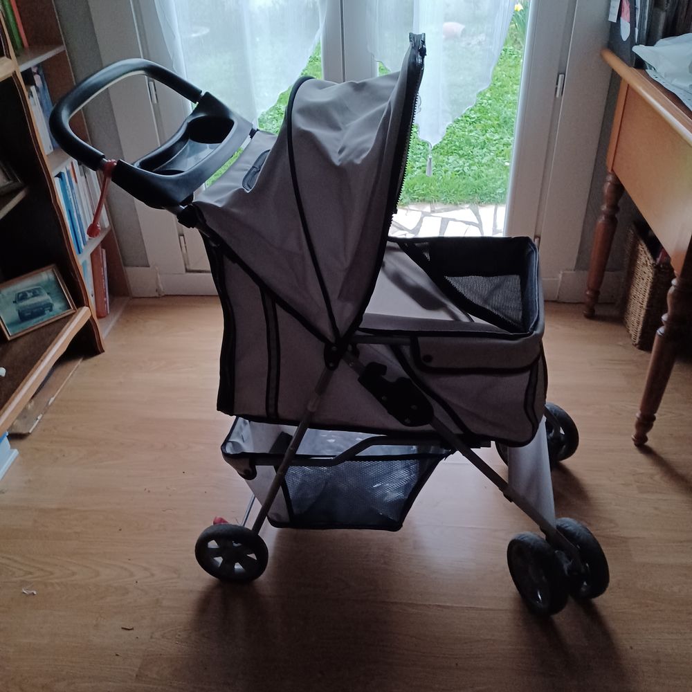 poussette pour petit chien 20 17440 Aytr�