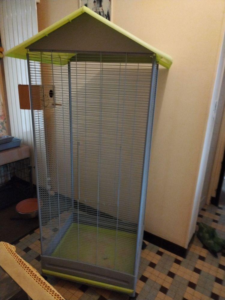 Voli&egrave;re 30 79100 Thouars