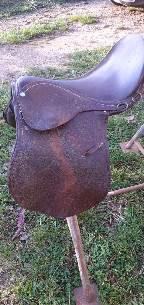 Selles d'&eacute;quitation 100 71390 Sainte-h�l�ne