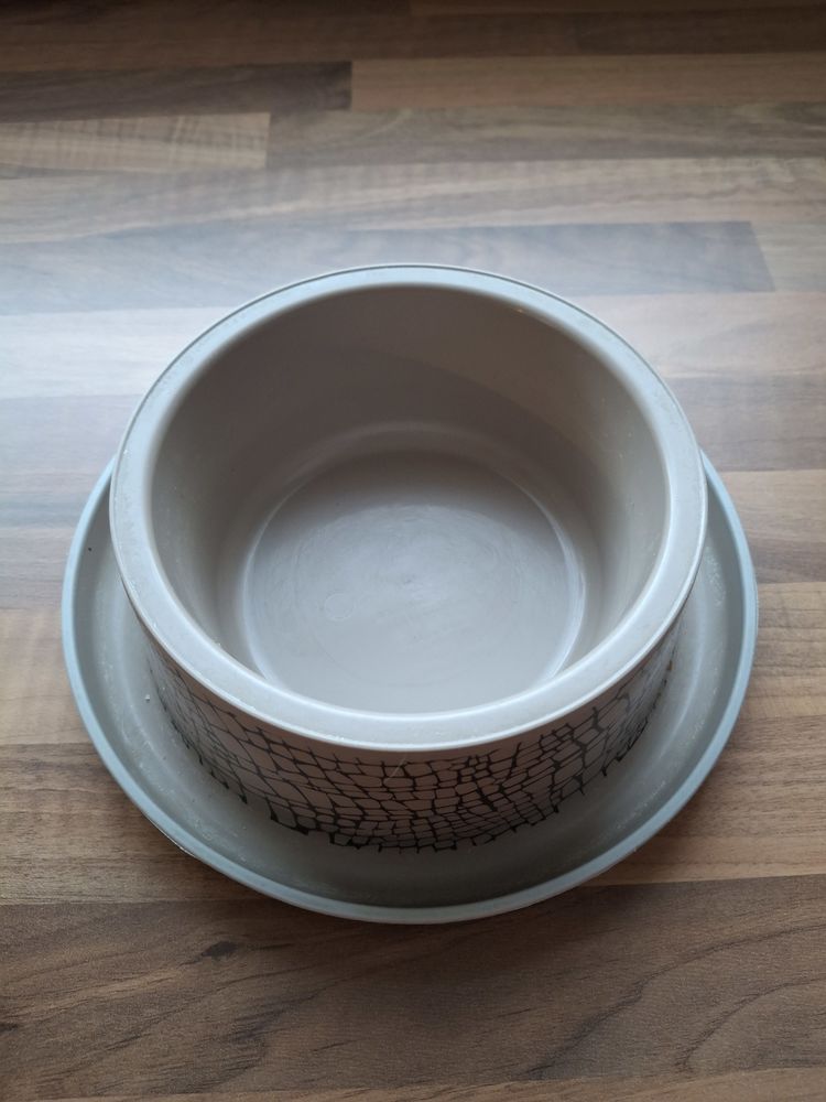 Gamelle avec rebord anti-fourmis 5 69003 Lyon