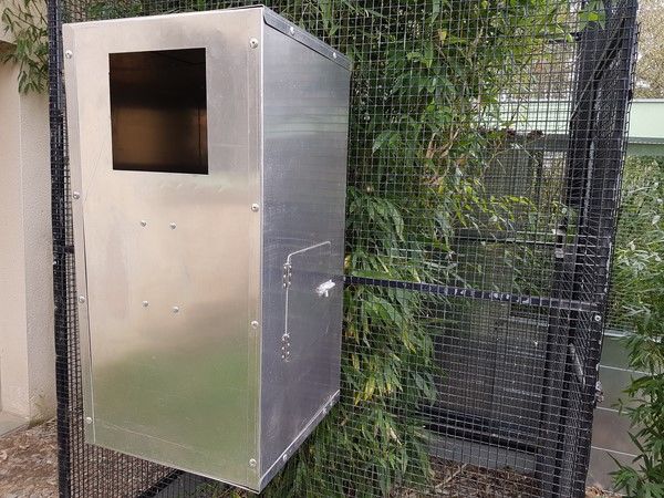 Nid en m&eacute;tal pour grands perroquets 145 35000 Rennes