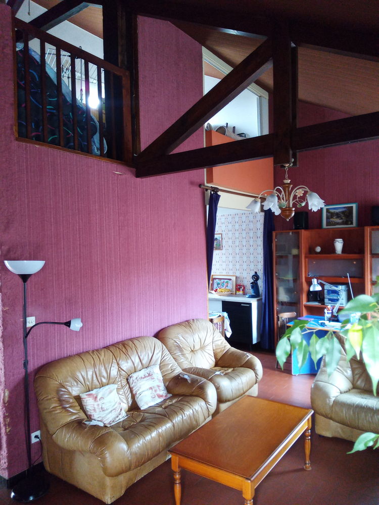 MAISON AVEC GARAGE ET JARDIN DANS L'ARIÈGE.