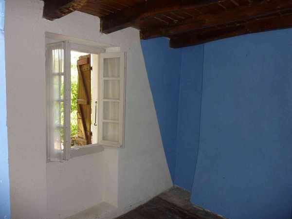 A rénover : ferme avec pigeonnier, grande grange.