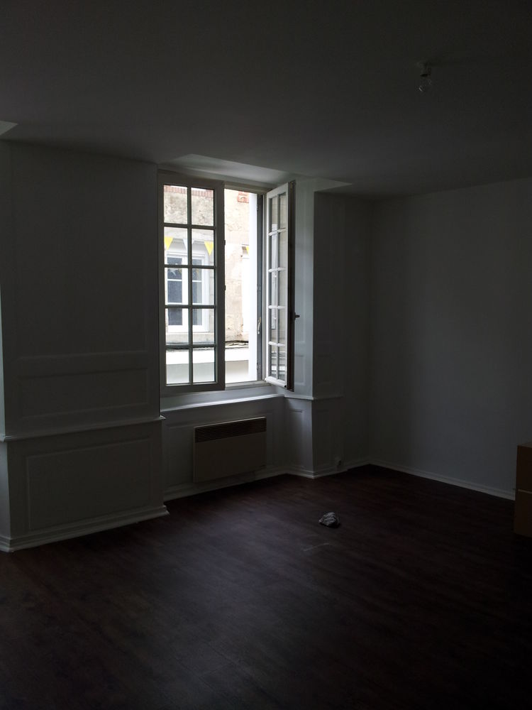 STUDIO 20M2 ENTRE LECLERC ET CENTRE VILLE GUERET