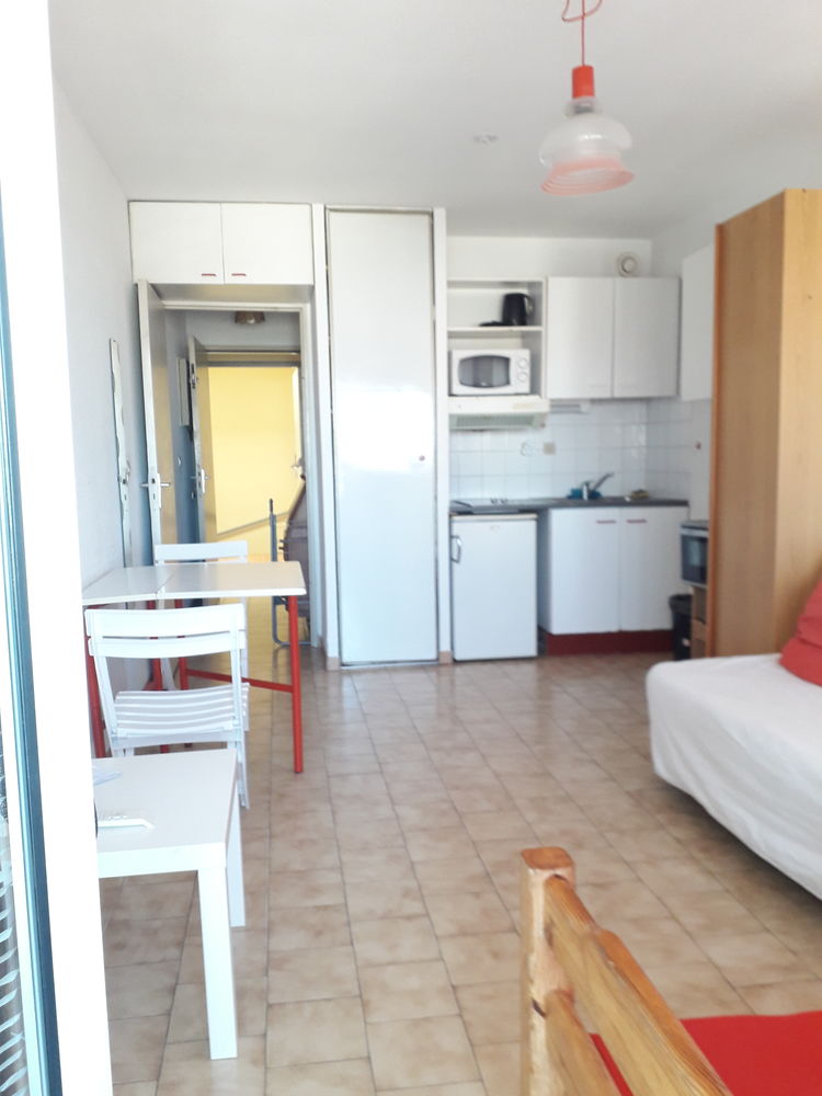 studio meublé 30 mètres plage vue mer
