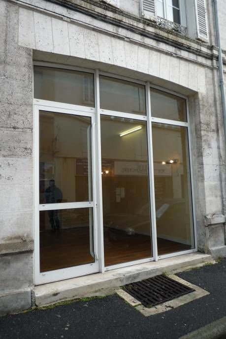 BUREAU-ATELIER-LOCAL AVEC VITRINE