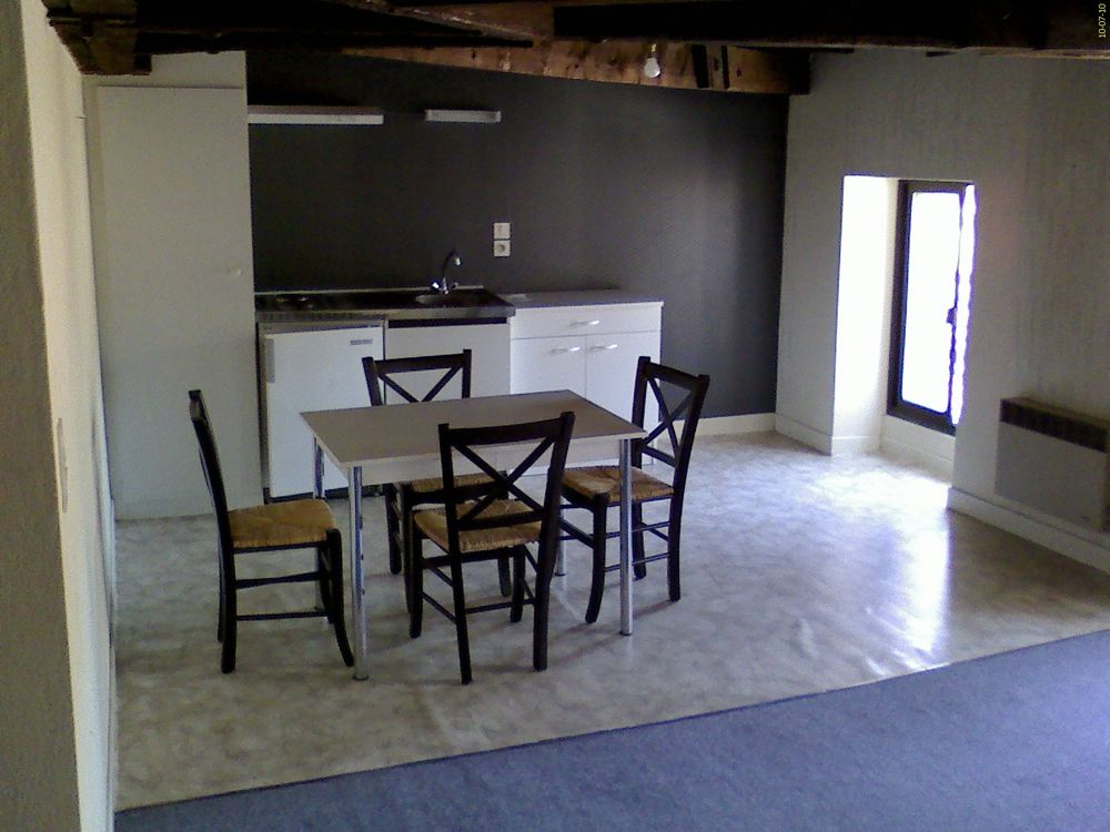 Vaste studio meublé 4ieme etg Villefranche Rouergue