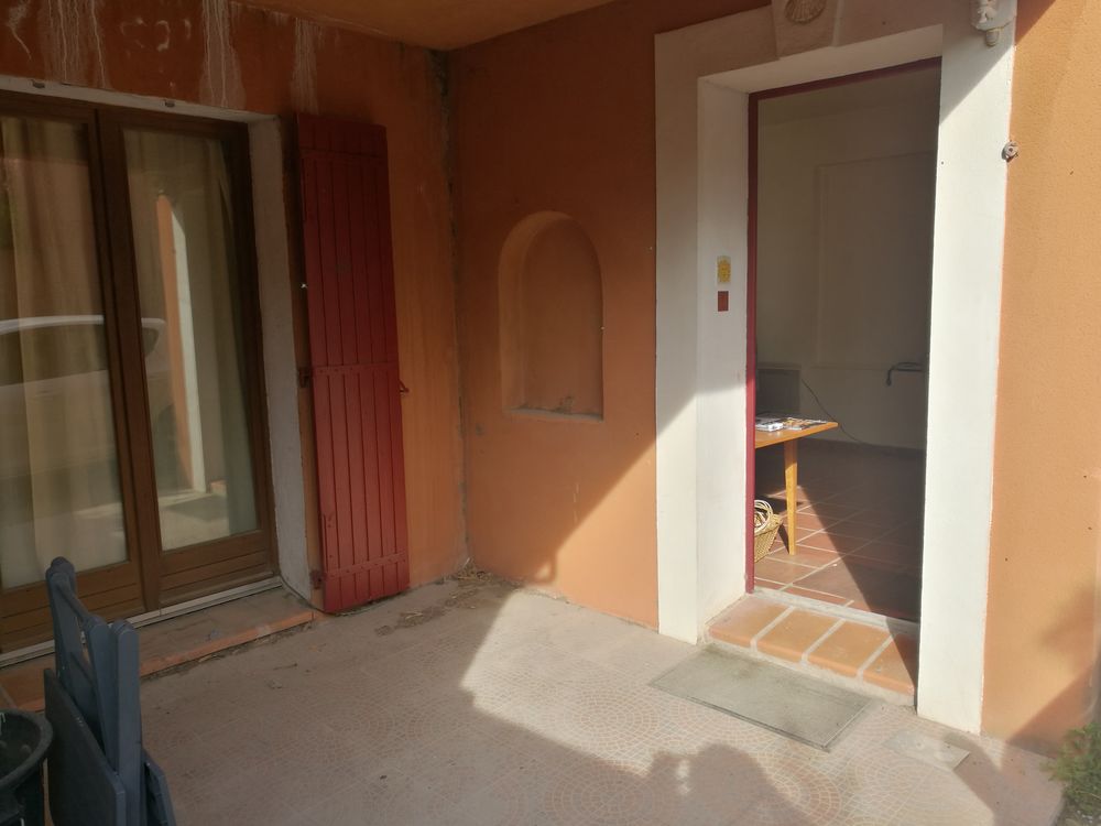 LOFT rdc + terrasse + parking, prop. sécurisée, px CV, 790€