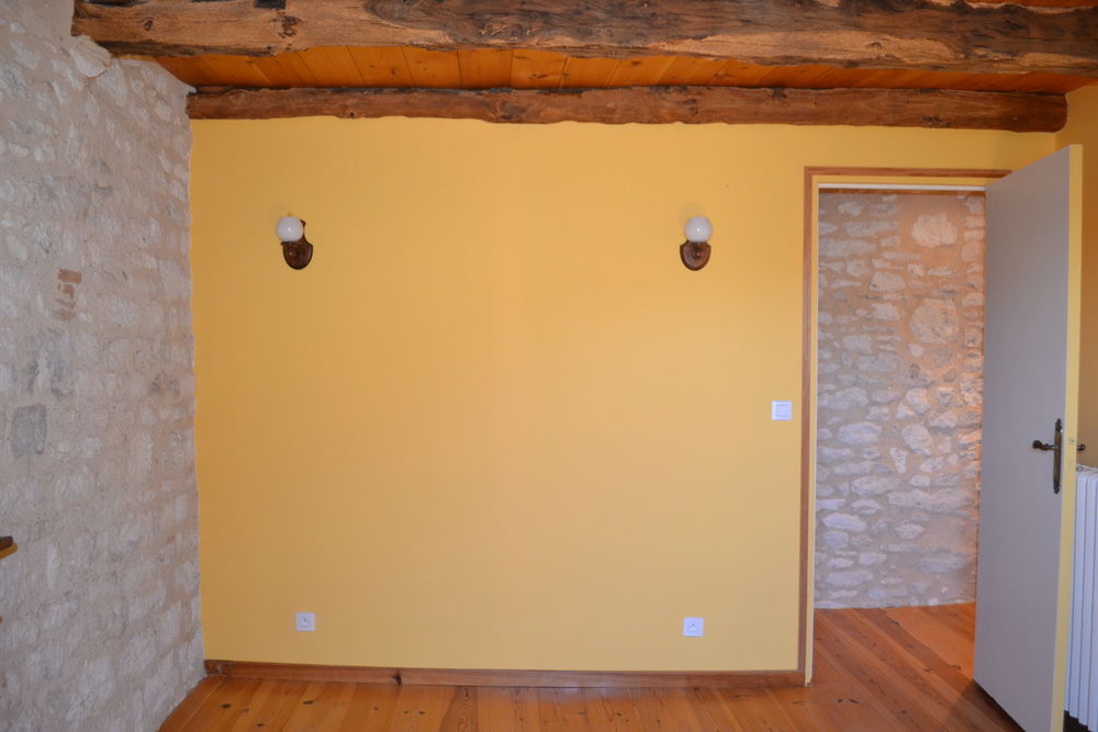 Petite maison de village en pierre