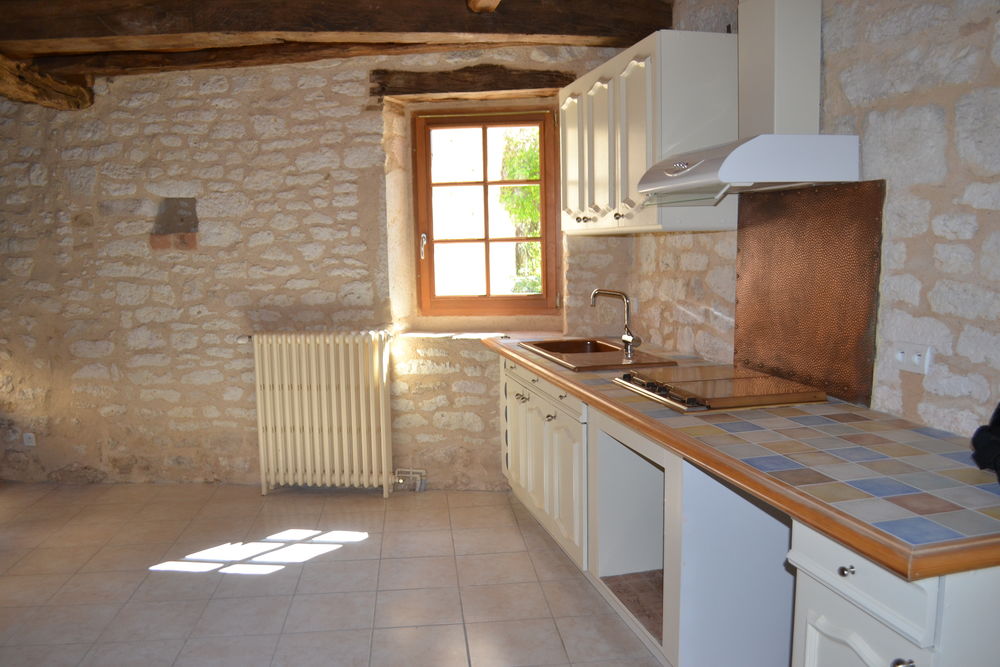 Petite maison de village en pierre