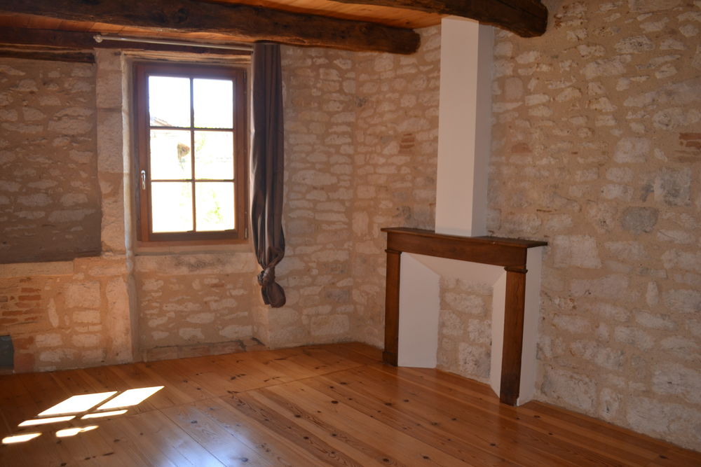 Petite maison de village en pierre