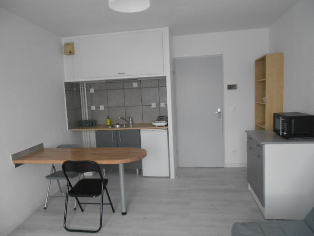 STUDIO MEUBLE REFAIT A NEUF 27M2 A 1,5 kms CAMPUS BRIDOUX