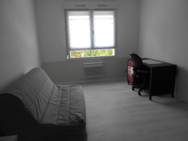 STUDIO MEUBLE REFAIT A NEUF 27M2 A 1,5 kms CAMPUS BRIDOUX