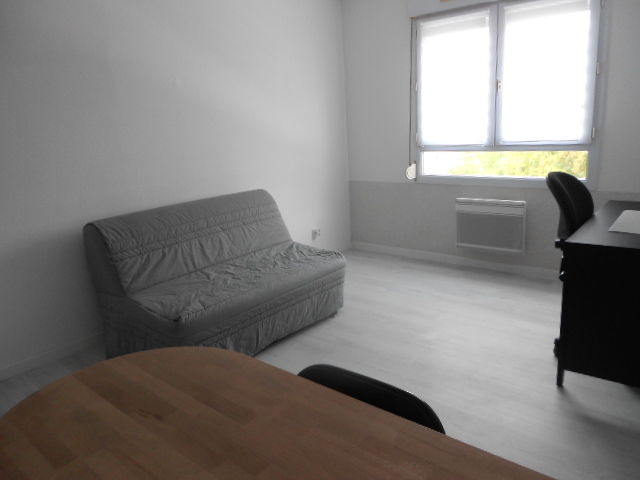 STUDIO MEUBLE REFAIT A NEUF 27M2 A 1,5 kms CAMPUS BRIDOUX