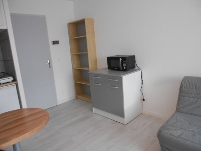 STUDIO MEUBLE REFAIT A NEUF 27M2 A 1,5 kms CAMPUS BRIDOUX