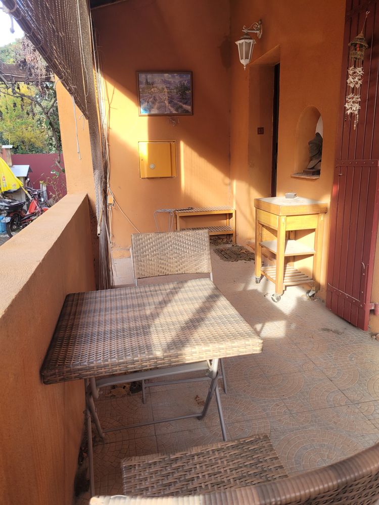 JOLI STUDIO MEUBLE+TERRASSE+PARK, SECURISE, PX CV, 650 € TTC