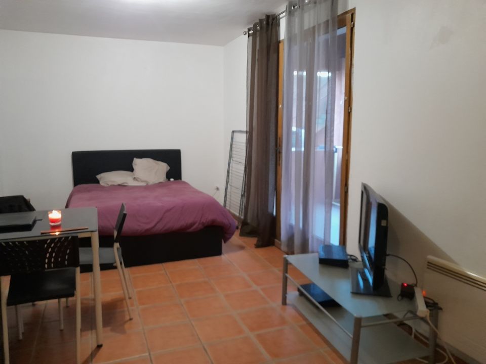 JOLI STUDIO MEUBLE+TERRASSE+PARK, SECURISE, PX CV, 650 € TTC