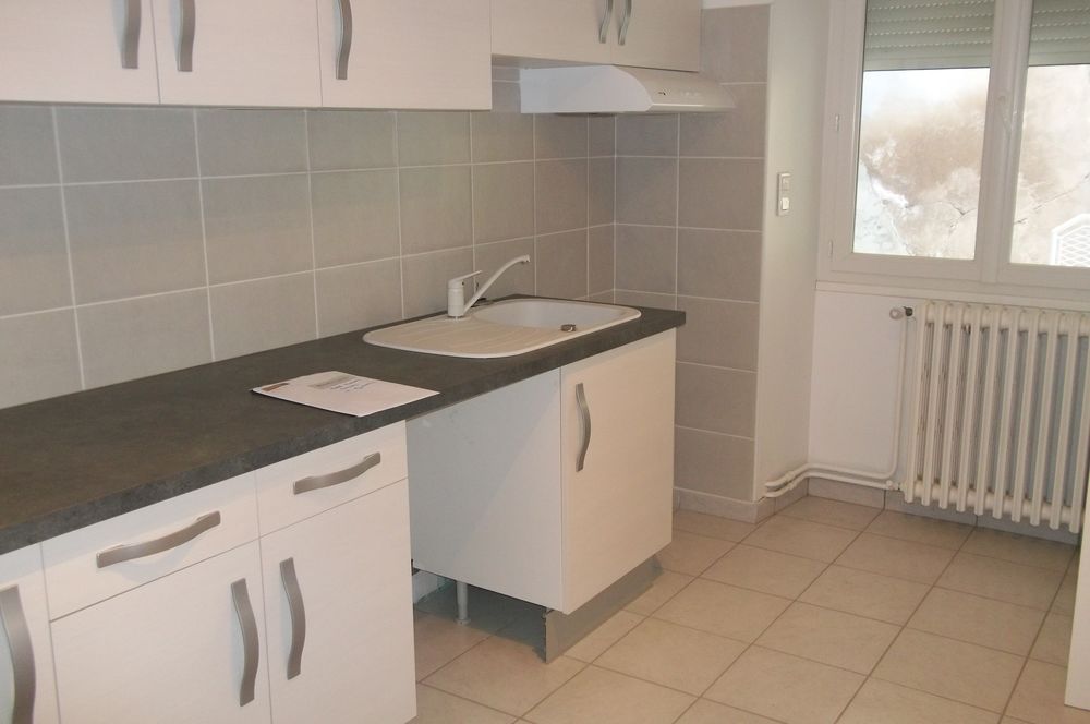 MAISON DE VILLE T3 70 M², AVEC TERRASSE, COUR ET GARAGE